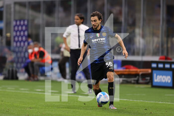 2021-08-21 - Matteo Darmian of FC Internazionale in action during the Serie A 2021/22 football match between FC Internazionale and Genoa CFC at Giuseppe Meazza Stadium, Milan, Italy on August 21, 2021 - Photo FCI / Fabrizio Carabelli - INTER - FC INTERNAZIONALE VS GENOA CFC - ITALIAN SERIE A - SOCCER