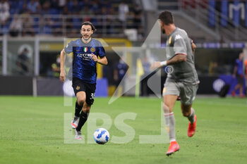 2021-08-21 - Matteo Darmian of FC Internazionale in action during the Serie A 2021/22 football match between FC Internazionale and Genoa CFC at Giuseppe Meazza Stadium, Milan, Italy on August 21, 2021 - Photo FCI / Fabrizio Carabelli - INTER - FC INTERNAZIONALE VS GENOA CFC - ITALIAN SERIE A - SOCCER