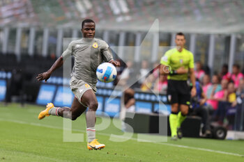 2021-08-21 - Yayah Kallon of Genoa CFC in action during the Serie A 2021/22 football match between FC Internazionale and Genoa CFC at Giuseppe Meazza Stadium, Milan, Italy on August 21, 2021 - Photo FCI / Fabrizio Carabelli - INTER - FC INTERNAZIONALE VS GENOA CFC - ITALIAN SERIE A - SOCCER