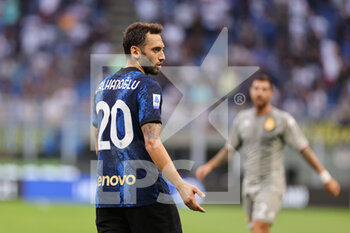 2021-08-21 - Hakan Calhanoglu of FC Internazionale gesture during the Serie A 2021/22 football match between FC Internazionale and Genoa CFC at Giuseppe Meazza Stadium, Milan, Italy on August 21, 2021 - Photo FCI / Fabrizio Carabelli - INTER - FC INTERNAZIONALE VS GENOA CFC - ITALIAN SERIE A - SOCCER