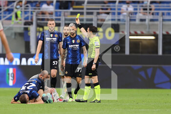 2021-08-21 - Stefano Sturaro of Genoa CFC yellow card during the Serie A 2021/22 football match between FC Internazionale and Genoa CFC at Giuseppe Meazza Stadium, Milan, Italy on August 21, 2021 - Photo FCI / Fabrizio Carabelli - INTER - FC INTERNAZIONALE VS GENOA CFC - ITALIAN SERIE A - SOCCER