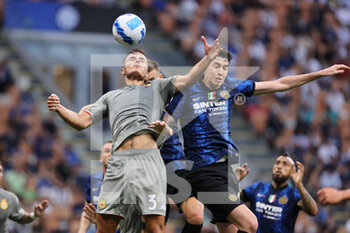 2021-08-21 - Alessandro Bastoni of FC Internazionale fights for the ball against Zinho Vanheusden of Genoa CFC during the Serie A 2021/22 football match between FC Internazionale and Genoa CFC at Giuseppe Meazza Stadium, Milan, Italy on August 21, 2021 - Photo FCI / Fabrizio Carabelli - INTER - FC INTERNAZIONALE VS GENOA CFC - ITALIAN SERIE A - SOCCER