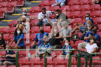 2021-08-21 - Fans maintaining social distancing attend during the Serie A 2021/22 football match between FC Internazionale and Genoa CFC at Giuseppe Meazza Stadium, Milan, Italy on August 21, 2021 - Photo FCI / Fabrizio Carabelli - INTER - FC INTERNAZIONALE VS GENOA CFC - ITALIAN SERIE A - SOCCER