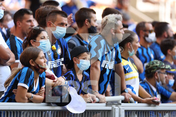 2021-08-21 - Fans attend during the Serie A 2021/22 football match between FC Internazionale and Genoa CFC at Giuseppe Meazza Stadium, Milan, Italy on August 21, 2021 - Photo FCI / Fabrizio Carabelli - INTER - FC INTERNAZIONALE VS GENOA CFC - ITALIAN SERIE A - SOCCER