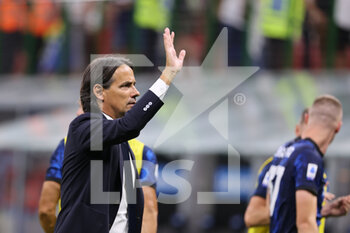 2021-08-21 - Simone Inzaghi Head Coach of FC Internazionale gestures during the Serie A 2021/22 football match between FC Internazionale and Genoa CFC at Giuseppe Meazza Stadium, Milan, Italy on August 21, 2021 - Photo FCI / Fabrizio Carabelli - INTER - FC INTERNAZIONALE VS GENOA CFC - ITALIAN SERIE A - SOCCER