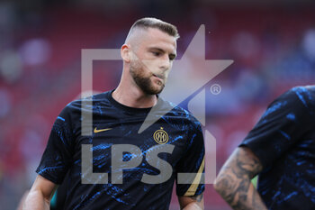 2021-08-21 - Milan Skriniar of FC Internazionale warms up during the Serie A 2021/22 football match between FC Internazionale and Genoa CFC at Giuseppe Meazza Stadium, Milan, Italy on August 21, 2021 - Photo FCI / Fabrizio Carabelli - INTER - FC INTERNAZIONALE VS GENOA CFC - ITALIAN SERIE A - SOCCER
