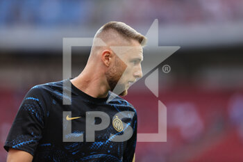 2021-08-21 - Milan Skriniar of FC Internazionale warms up during the Serie A 2021/22 football match between FC Internazionale and Genoa CFC at Giuseppe Meazza Stadium, Milan, Italy on August 21, 2021 - Photo FCI / Fabrizio Carabelli - INTER - FC INTERNAZIONALE VS GENOA CFC - ITALIAN SERIE A - SOCCER