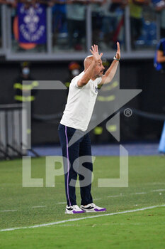 2021-08-22 - Vincenzo Italiano coach of ACF Fiorentina seen in action during the  Italian Football Championship League A 2021/2022 match between AS Roma vs ACF Fiorentina at the Olimpic Stadium in Rome. - AS ROMA VS ACF FIORENTINA - ITALIAN SERIE A - SOCCER