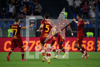 2021-08-22 - exultation of AS Roma players seen in action during the  Italian Football Championship League A 2021/2022 match between AS Roma vs ACF Fiorentina at the Olimpic Stadium in Rome. - AS ROMA VS ACF FIORENTINA - ITALIAN SERIE A - SOCCER