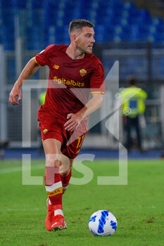 2021-08-22 - Jordan Veretout of AS Roma seen in action during the  Italian Football Championship League A 2021/2022 match between AS Roma vs ACF Fiorentina at the Olimpic Stadium in Rome. - AS ROMA VS ACF FIORENTINA - ITALIAN SERIE A - SOCCER