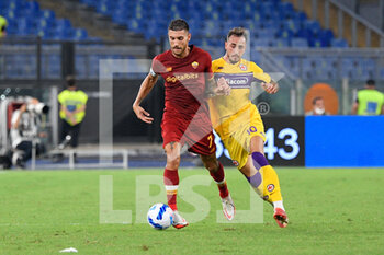 2021-08-22 - Lorenzo Pellegrini of AS Roma and Gaetano Castrovilli of ACF Fiorentina seen in action during the  Italian Football Championship League A 2021/2022 match between AS Roma vs ACF Fiorentina at the Olimpic Stadium in Rome. - AS ROMA VS ACF FIORENTINA - ITALIAN SERIE A - SOCCER
