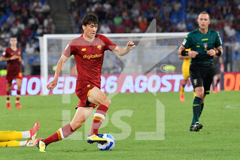 2021-08-22 - Eldor Shomurodov of AS Roma seen in action during the  Italian Football Championship League A 2021/2022 match between AS Roma vs ACF Fiorentina at the Olimpic Stadium in Rome. - AS ROMA VS ACF FIORENTINA - ITALIAN SERIE A - SOCCER