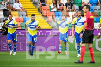 2021-08-22 - Paulo Dybala (Juventus) esulta con i compagni dopo aver segnato il gol - UDINESE CALCIO VS JUVENTUS FC - ITALIAN SERIE A - SOCCER
