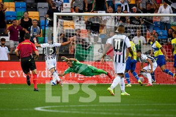 2021-08-22 - Fallo da rigore di Wojciech Szczesny (Juventus) su Tolgay Arslan (Udinese) - UDINESE CALCIO VS JUVENTUS FC - ITALIAN SERIE A - SOCCER