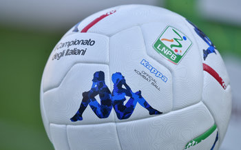 2018-12-30 - Il pallone ufficiale della Serie B BTK - SALERNITANA VS PESCARA 2-4 - ITALIAN SERIE B - SOCCER