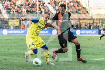 2019-09-14 - Lorenzo Dickmann del Chievo Verona contrastato da Gian Filippo Felicioli del Venezia FC - VENEZIA VS CHIEVO - ITALIAN SERIE B - SOCCER