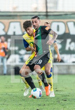 2019-09-14 - Adriano Montalto del Venezia FC che difende palla contro Sauli Väisänen del Chievo Verona - VENEZIA VS CHIEVO - ITALIAN SERIE B - SOCCER