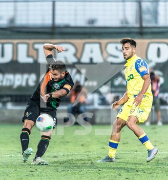 2019-09-14 - Alessandro Fiordaliso del Venezia FC tenta il cross in area - VENEZIA VS CHIEVO - ITALIAN SERIE B - SOCCER