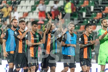 2019-09-14 - I giocatori del Venezia FC sotto la curva a fine partita - VENEZIA VS CHIEVO - ITALIAN SERIE B - SOCCER