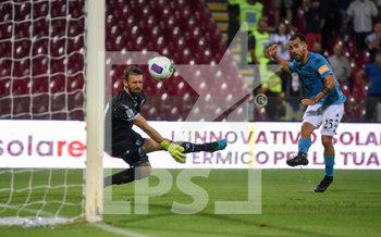 2019-09-16 - Marco Sau (25) del Benevento mette a segno il goal dello 0-2 - SALERNITANA VS BENEVENTO 0-2 - ITALIAN SERIE B - SOCCER