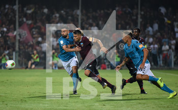 2019-09-16 - Coda (9) del Benevento e  avanza palla al piede inseguito da Cicerelli (17) della Saleritana - SALERNITANA VS BENEVENTO 0-2 - ITALIAN SERIE B - SOCCER