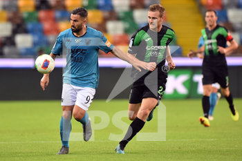 2019-09-24 - Massimo Coda del Benevento contrastato da Tommaso Pobega del Pordenone. - PORDENONE VS BENEVENTO - ITALIAN SERIE B - SOCCER