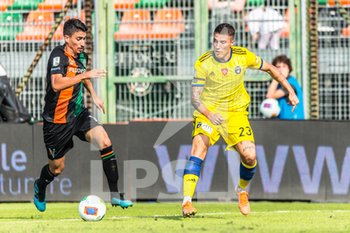 2019-09-28 - Antonio Luca Fiordilino del Venezia FC in azione con Francesco Lisi dell´AC Pisa - VENEZIA VS PISA - ITALIAN SERIE B - SOCCER