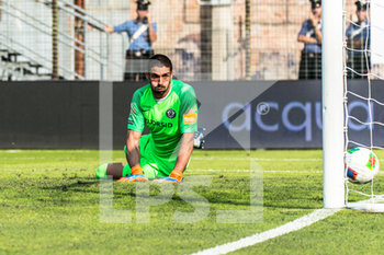 2019-09-28 - Luca Lezzerini del Venezia FC guarda la palla entrare in porta - VENEZIA VS PISA - ITALIAN SERIE B - SOCCER