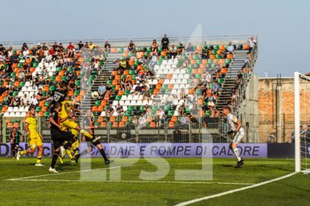 2019-09-28 - Colpo di testa di Michele Cremonesi del Venezia FC - VENEZIA VS PISA - ITALIAN SERIE B - SOCCER