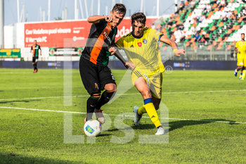 2019-09-28 - Alessandro Capello del Venezia FC in azione con Marco Varnier dell´AC Pisa - VENEZIA VS PISA - ITALIAN SERIE B - SOCCER