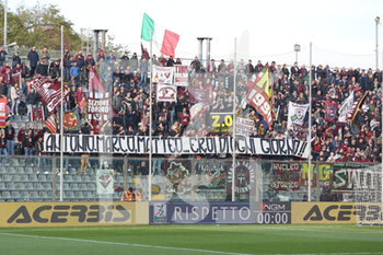 2019-11-10 - I tifosi della Salernitana omaggiano i tre vigili del fuoco morti a Quargnento - CREMONESE VS SALERNITANA - ITALIAN SERIE B - SOCCER
