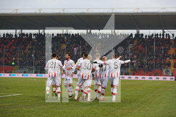 2019-12-15 - I giocatori della Cremonese festeggiano il gol appena segnato dal capitiano Dos Santos Clayton - CREMONESE VS PERUGIA - ITALIAN SERIE B - SOCCER