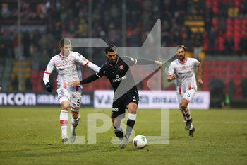 2019-12-15 - Carraro (Perugia) porta palla contro la Cremonese - CREMONESE VS PERUGIA - ITALIAN SERIE B - SOCCER