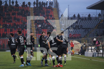 2019-12-15 - Iemmello (Perugia ) festeggia con i compagni per il gol del pareggio segnato contro la Cremonese - CREMONESE VS PERUGIA - ITALIAN SERIE B - SOCCER