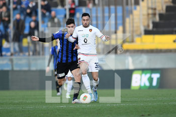 2019-12-22 - Jaime Baez in azione contrastato da Marco Pinato - PISA VS COSENZA - ITALIAN SERIE B - SOCCER