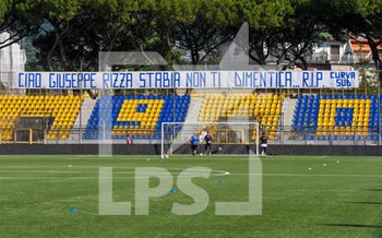 2020-07-10 - Lo striscione dedicato all'ex calciatore della Juve Stabia Giuseppe Rizza venuto a mancare nei giorni scorsi - JUVE STABIA VS VIRTUS ENTELLA - ITALIAN SERIE B - SOCCER
