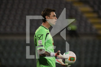 2020-07-13 - Semper del Chievo allarga le braccia con l’arbitro Ayroldi - CREMONESE VS CHIEVO - ITALIAN SERIE B - SOCCER
