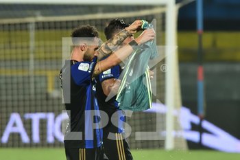 2020-07-27 - Nicholas Siega (Pisa) dopo aver segnato l'1-0 mostra la maglia del compagno di squadra Stefano Gori, assente per infortunio - PISA VS ASCOLI - ITALIAN SERIE B - SOCCER