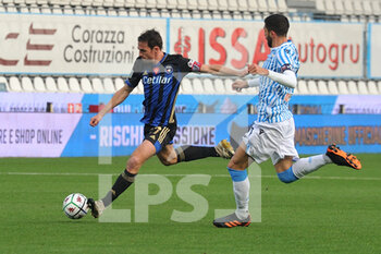 2020-12-05 - Robert Gucher (Pisa) kicks the ball - SPAL VS PISA - ITALIAN SERIE B - SOCCER