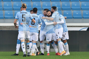 2020-12-05 - Players of Spal celerates Alberto Paloschi (Spal) after his first goal - SPAL VS PISA - ITALIAN SERIE B - SOCCER