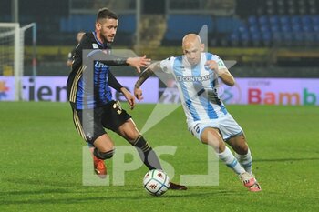 2020-12-15 - Cristian Galano (Pescara) in action against Simone Benedetti (Pisa) - PISA VS PESCARA - ITALIAN SERIE B - SOCCER