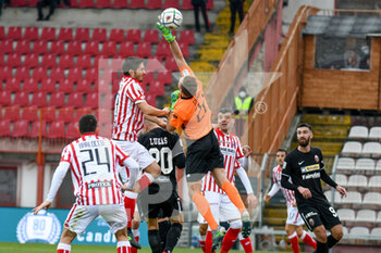 2020-12-19 - Matteo Grandi (Vicenza) saves a goal - VICENZA VS ASCOLI - ITALIAN SERIE B - SOCCER