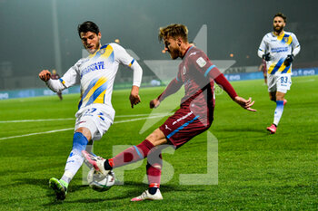 2020-12-22 - azione del Marco Carraro (Frosinone Calcio) su Christian D'Urso (AS Cittadella) - CITTADELLA VS FROSINONE - ITALIAN SERIE B - SOCCER
