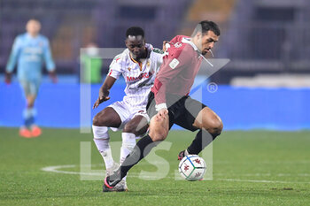 2020-12-22 - Bright Gyamfi (Reggiana) and Marco Olivieri (Empoli) - EMPOLI FC VS AC REGGIANA - ITALIAN SERIE B - SOCCER
