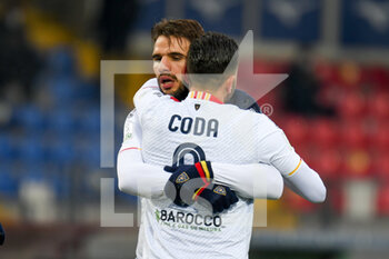 2020-12-30 - Panagiotis Tachtsidis (Lecce) hugs Massimo Coda (Lecce) that scored a goal - AS CITTADELLA VS US LECCE - ITALIAN SERIE B - SOCCER