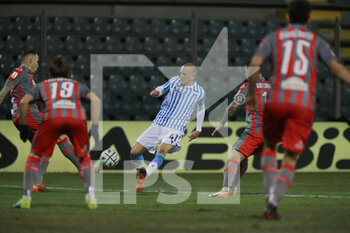 2021-01-24 - Lorenzo Dickmann (Spal) in the penalty area try to anticipate the defender - US CREMONESE VS SPAL - ITALIAN SERIE B - SOCCER