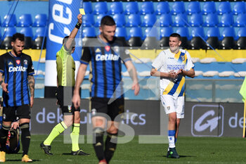 2021-02-02 - The referee of the Match Lorenzo Illuzzi shows yellow card to Daniel Boloca (Frosinone) - AC PISA VS FROSINONE CALCIO - ITALIAN SERIE B - SOCCER