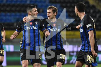 2021-02-09 - Michele Marconi (Pisa) celebrates the goal of 2-0 with his teammates Alessandro De Vitis and Luca Mazzitelli - AC PISA VS US SALERNITANA - ITALIAN SERIE B - SOCCER