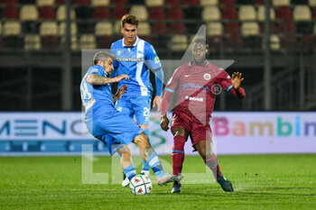 2021-03-02 - Roberto Ogunseye (Cittadella) in action against Antonio Balzano (Pescara) - AS CITTADELLA VS PESCARA CALCIO - ITALIAN SERIE B - SOCCER