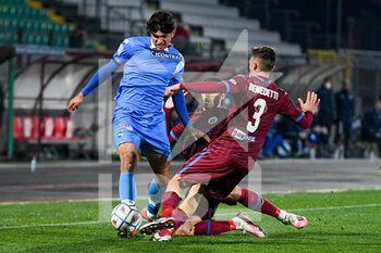 2021-03-02 - Hugo Campagnaro (Pescara) in action against Amedeo Benedetti (Cittadella) and Mario Gargiulo (Cittadella) - AS CITTADELLA VS PESCARA CALCIO - ITALIAN SERIE B - SOCCER